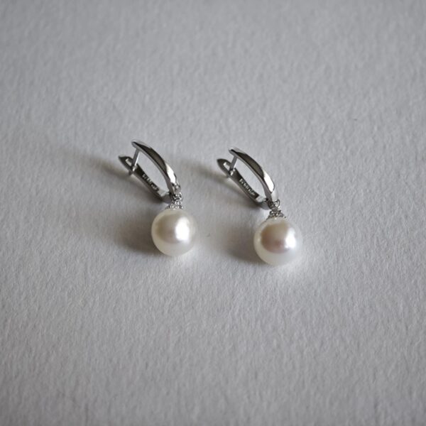 Pärliga kõrvarõngad Pärliga kõrvarõngad