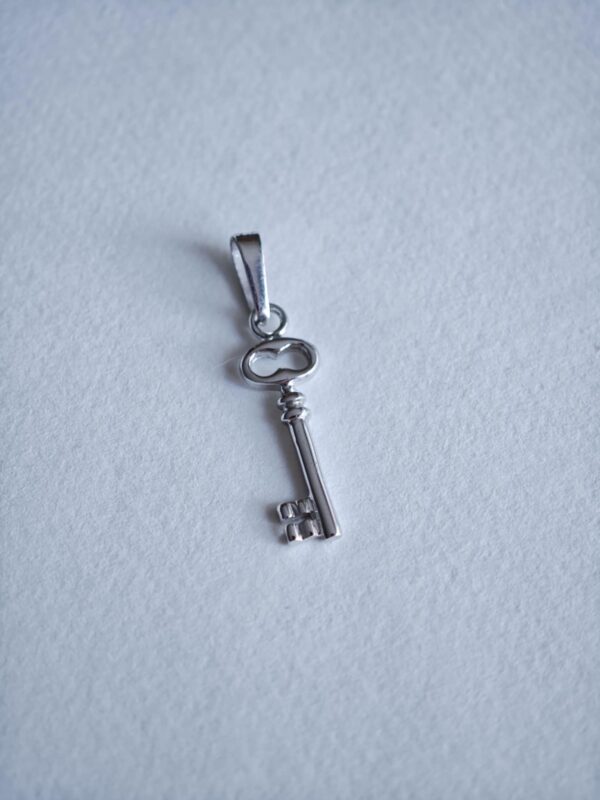 Hõbedast ripats võti (2)